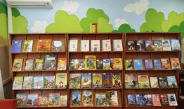 Български детски книги в библиотеката в Нови пазар