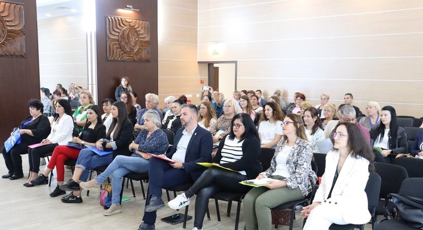 Конференция на тема „Жени в съвремието” се проведе в Община Нови пазар