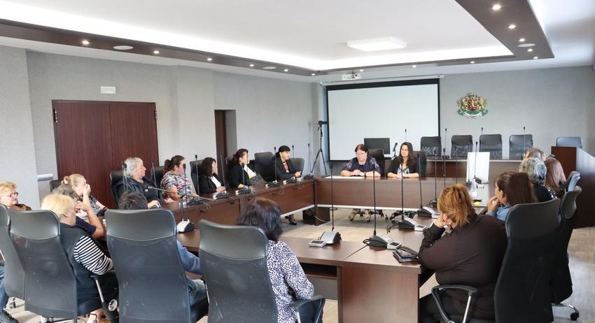 Представиха напредъка по социален проект