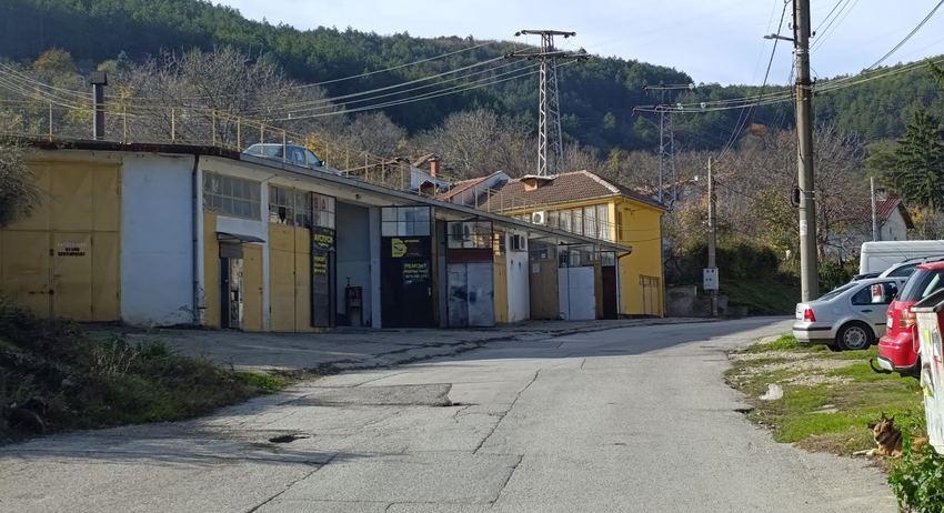 Започна ремонтът на пътя към с. Лозево и от кв. „Боян Българанов“