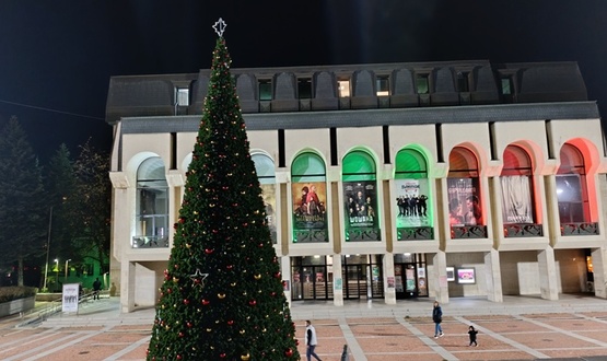 Шумен посреща празниците с нова коледна украса