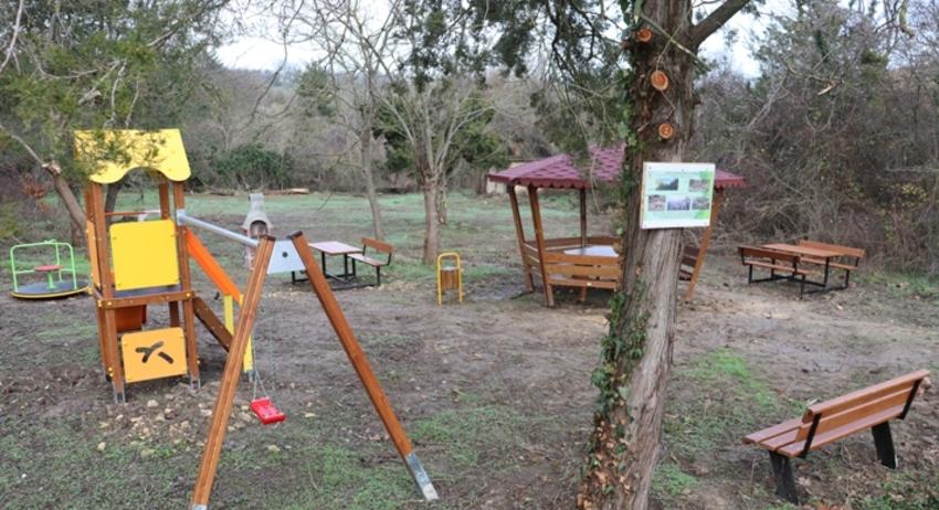 Община Нови пазар реализира 3 къта за отдих в 3 села