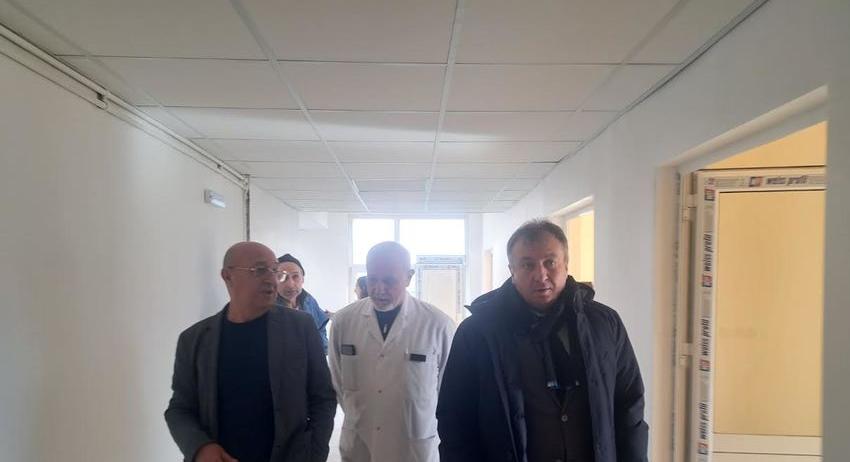 Кметът инспектира напредъка на ремонта на Детското отделение