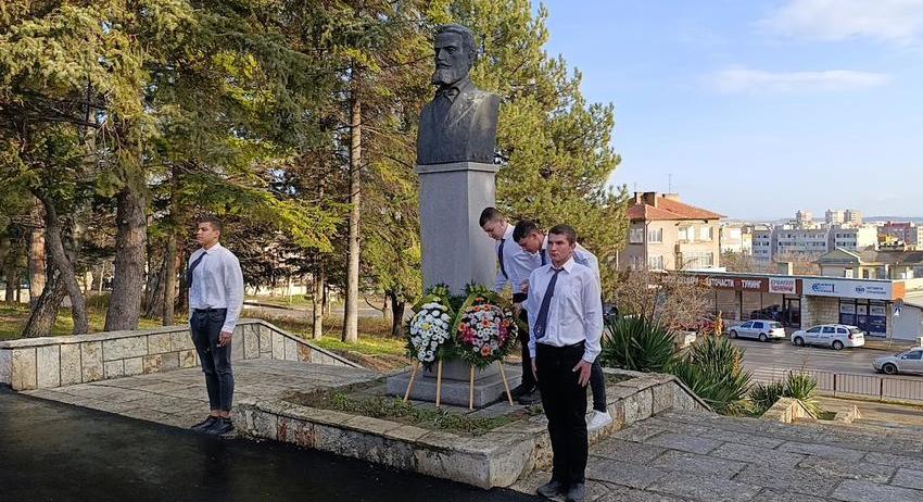 Кметът проф. Христо Христов: Името на Христо Ботев е чест и отговорност