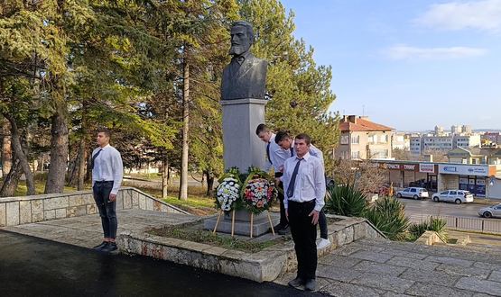 Кметът проф. Христо Христов: Името на Христо Ботев е чест и отговорност