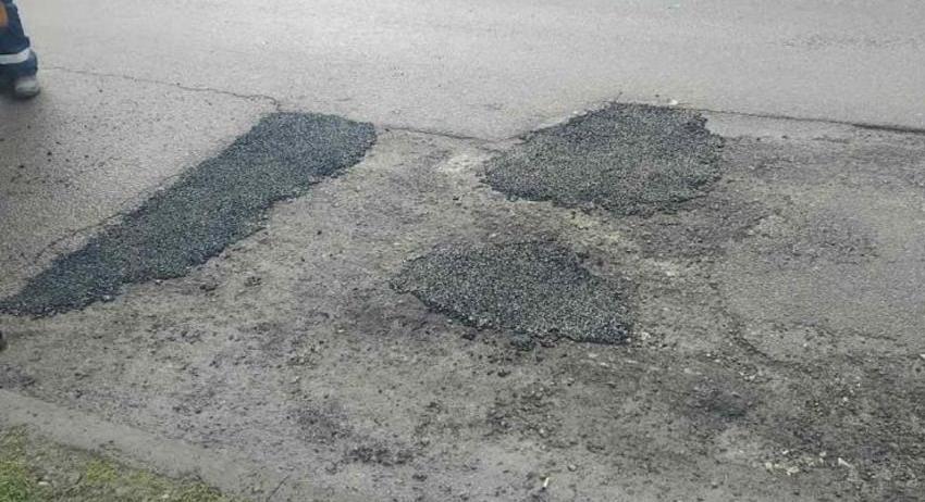 Продължават изкърпването на улични дупки