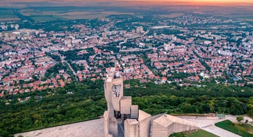 С изложба и театрална постановка стартира културната панорама на Община Шумен през март