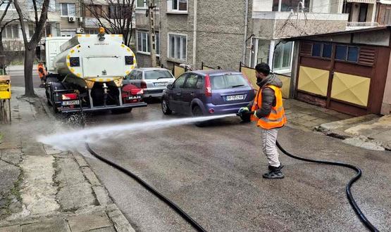 БКС започна почистването и измиването на улиците в Шумен