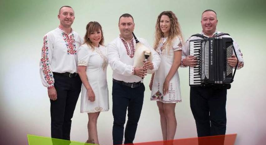 Музика и хоро на пл. „Кристал“ в Шумен за Цветница