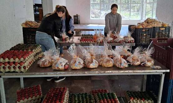 Християните от община Върбица получиха шарени яйца и козунаци от кмета
