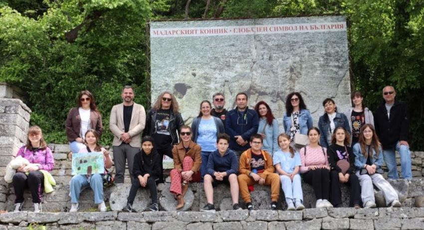 Малките творци от „АртЕлие“ се включиха в Националния пленер „Земя на славни предци“