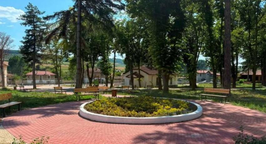 Нов модерен площад в село Иваново