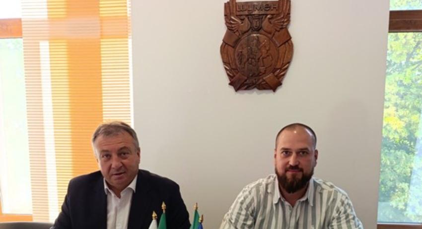 Подписаха договора за реконструкция на стадион „Панайот Волов“