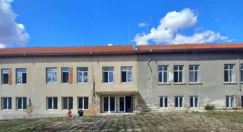 Старото училище в с. Ловец става Център за настаняване на възрастни хора