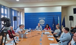 Обновяват пешеходните пътеки около училищата и детските градини