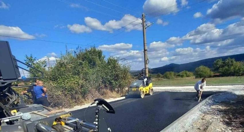 Асфалтират улици в няколко населени места на община Върбица